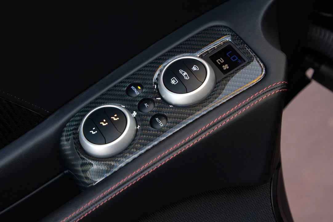 2015 McLaren 650S Spider - Image 29 of 31
