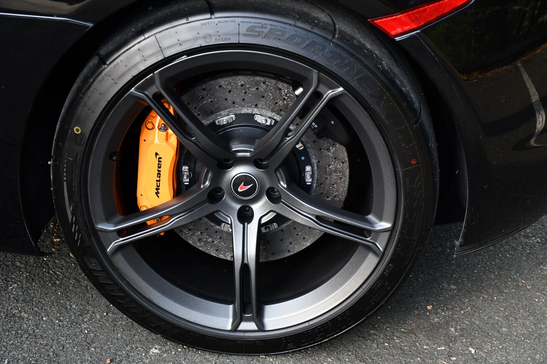2015 McLaren 650S Spider - Image 24 of 31