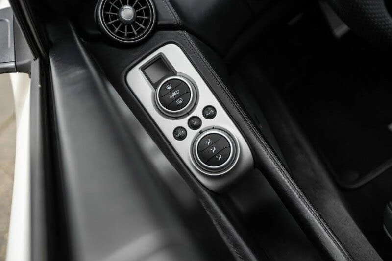 2015 McLaren 650S Spider - Image 27 of 31