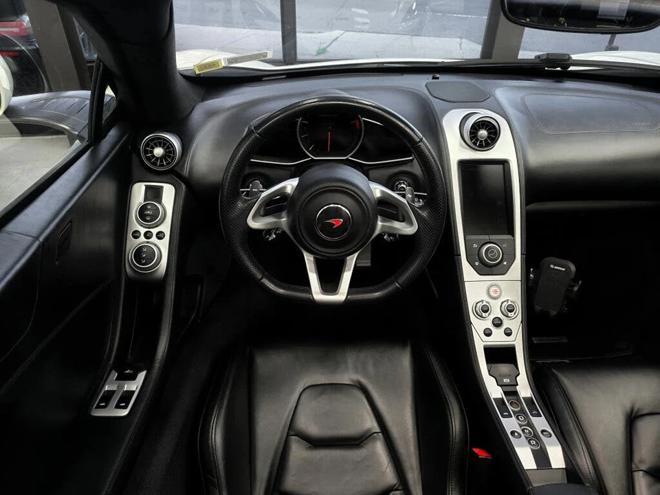 2015 McLaren 650S Spider - Image 26 of 31