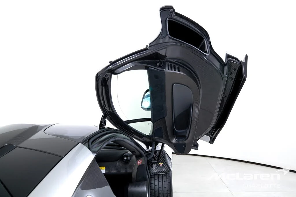 2015 McLaren P1 - Image 19 of 31