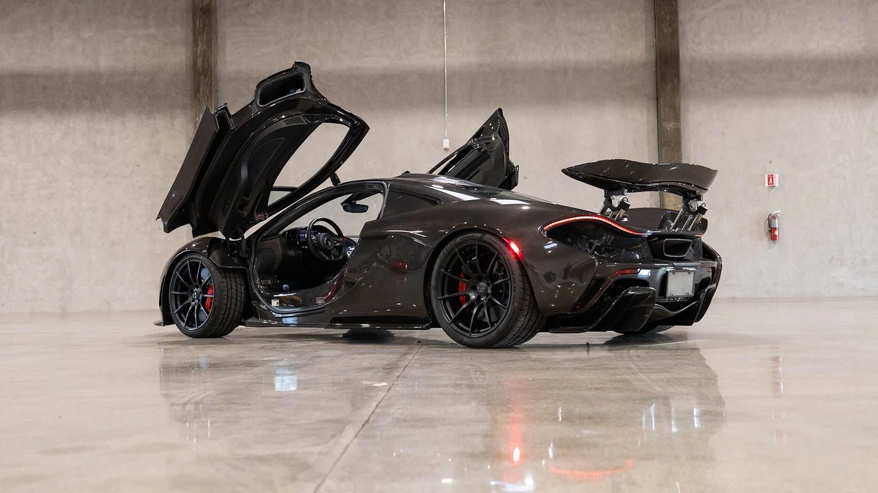 2015 McLaren P1 - Image 20 of 31