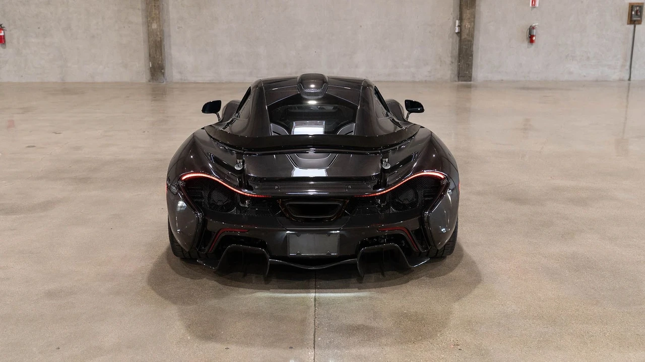 2015 McLaren P1 - Image 29 of 31