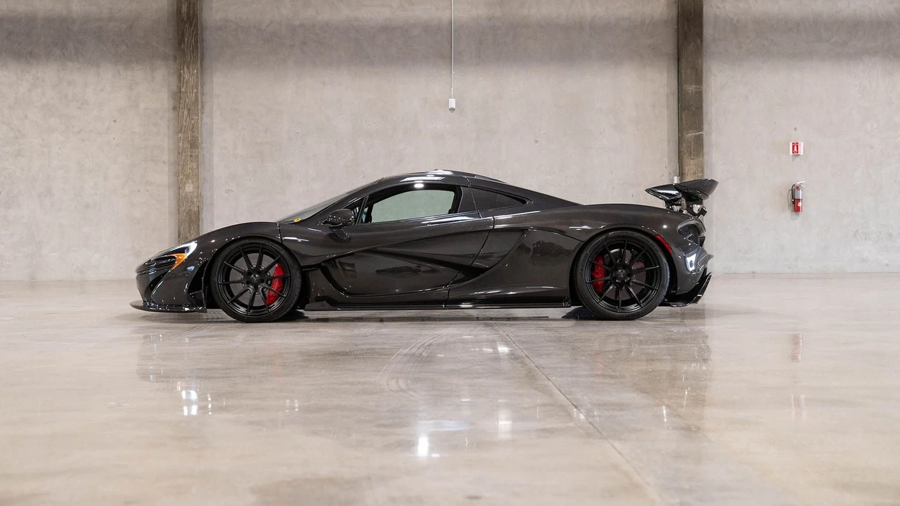 2015 McLaren P1 - Image 13 of 31