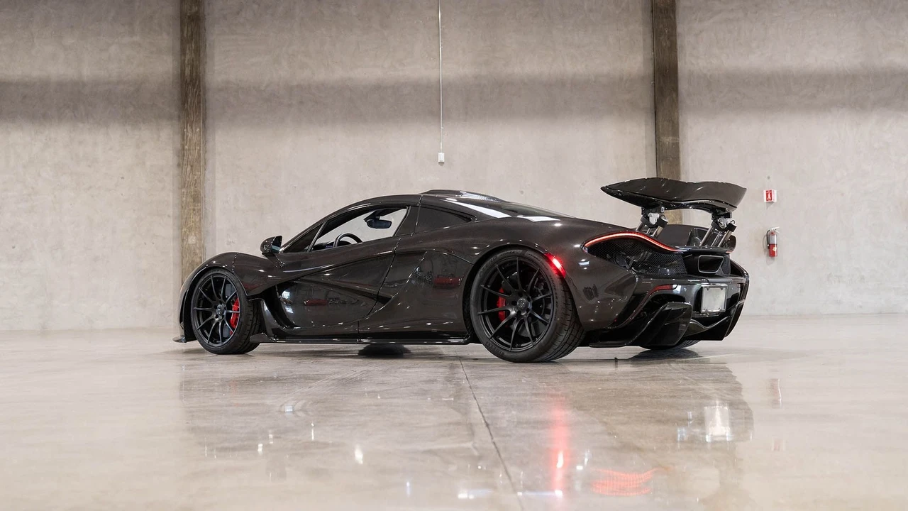 2015 McLaren P1 - Image 17 of 31