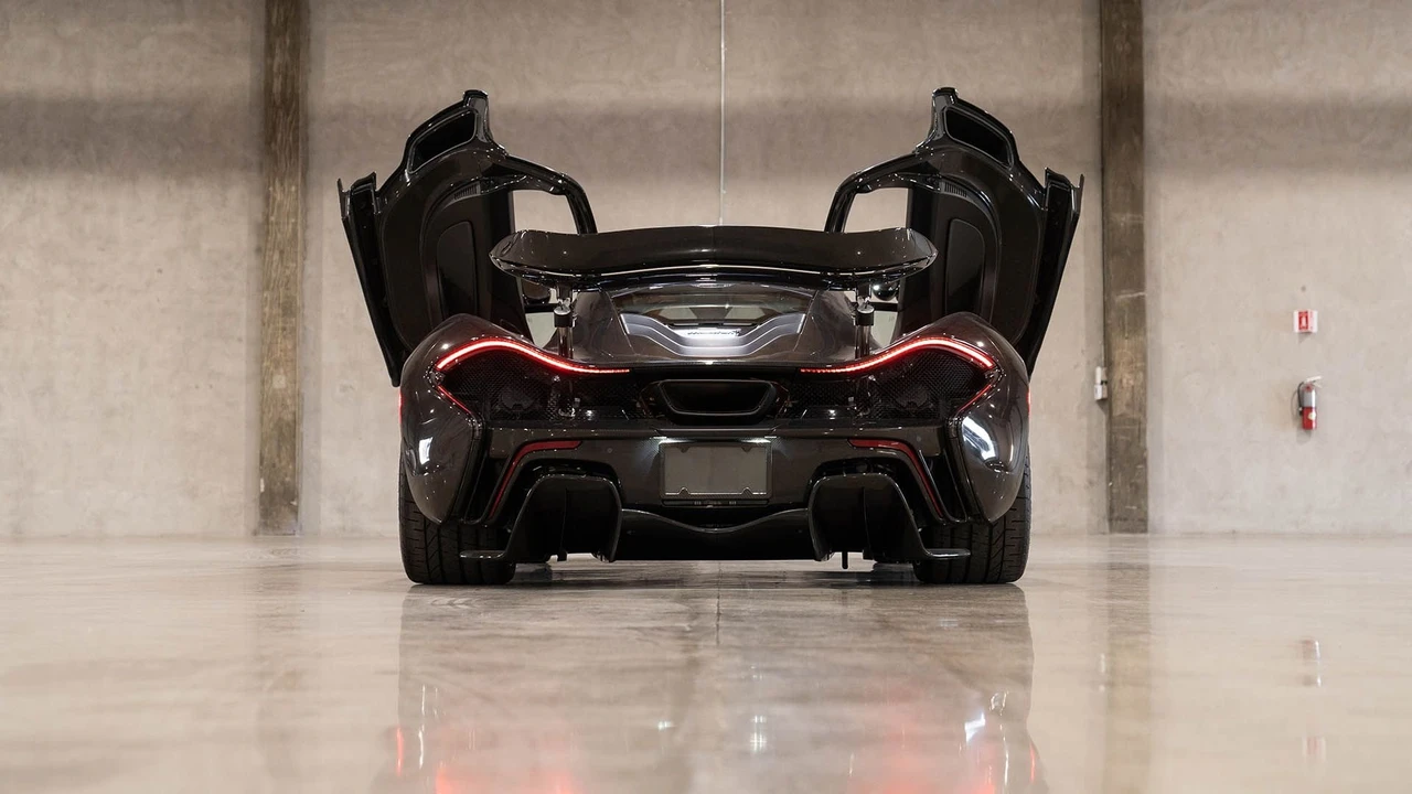 2015 McLaren P1 - Image 23 of 31