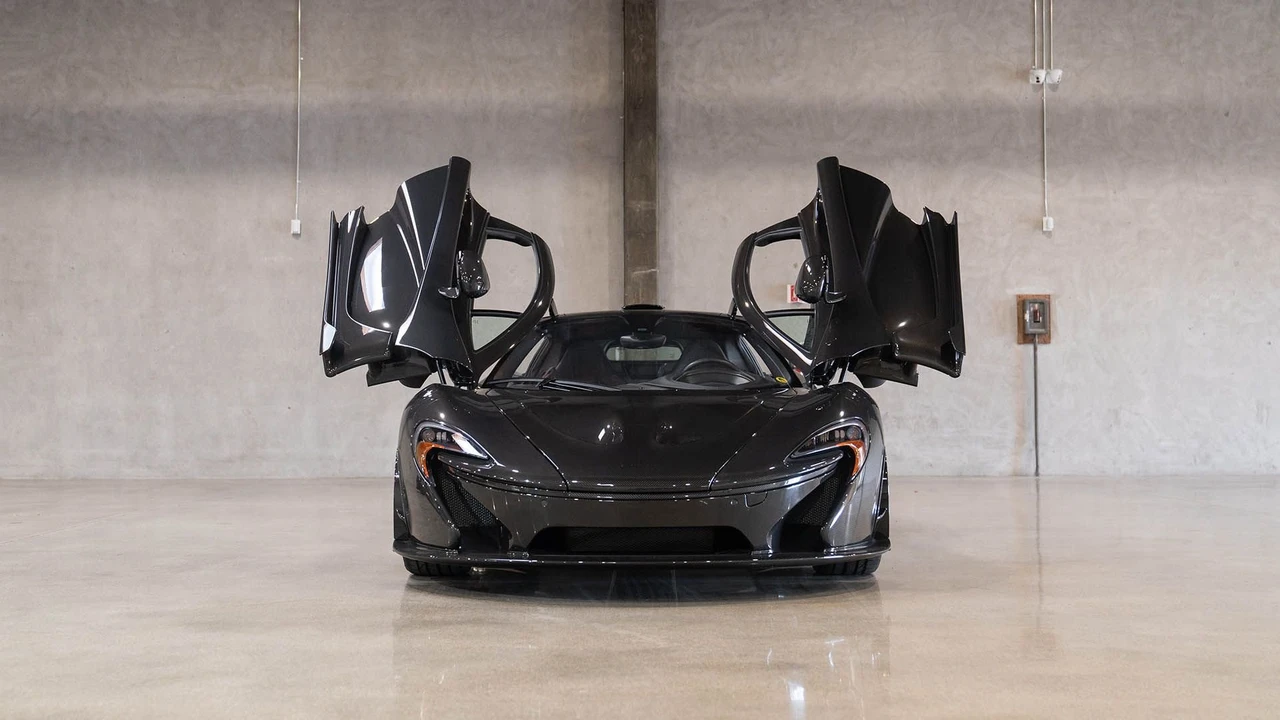 2015 McLaren P1 - Image 11 of 31