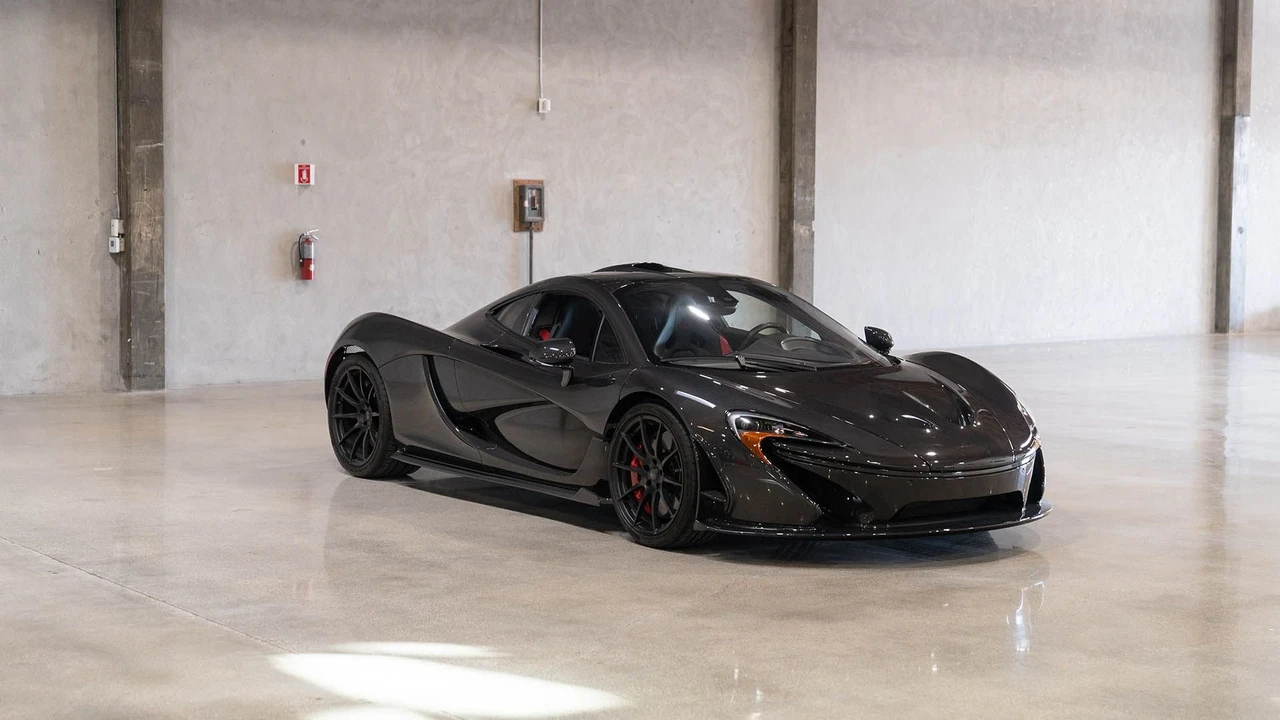 2015 McLaren P1 - Image 2 of 31