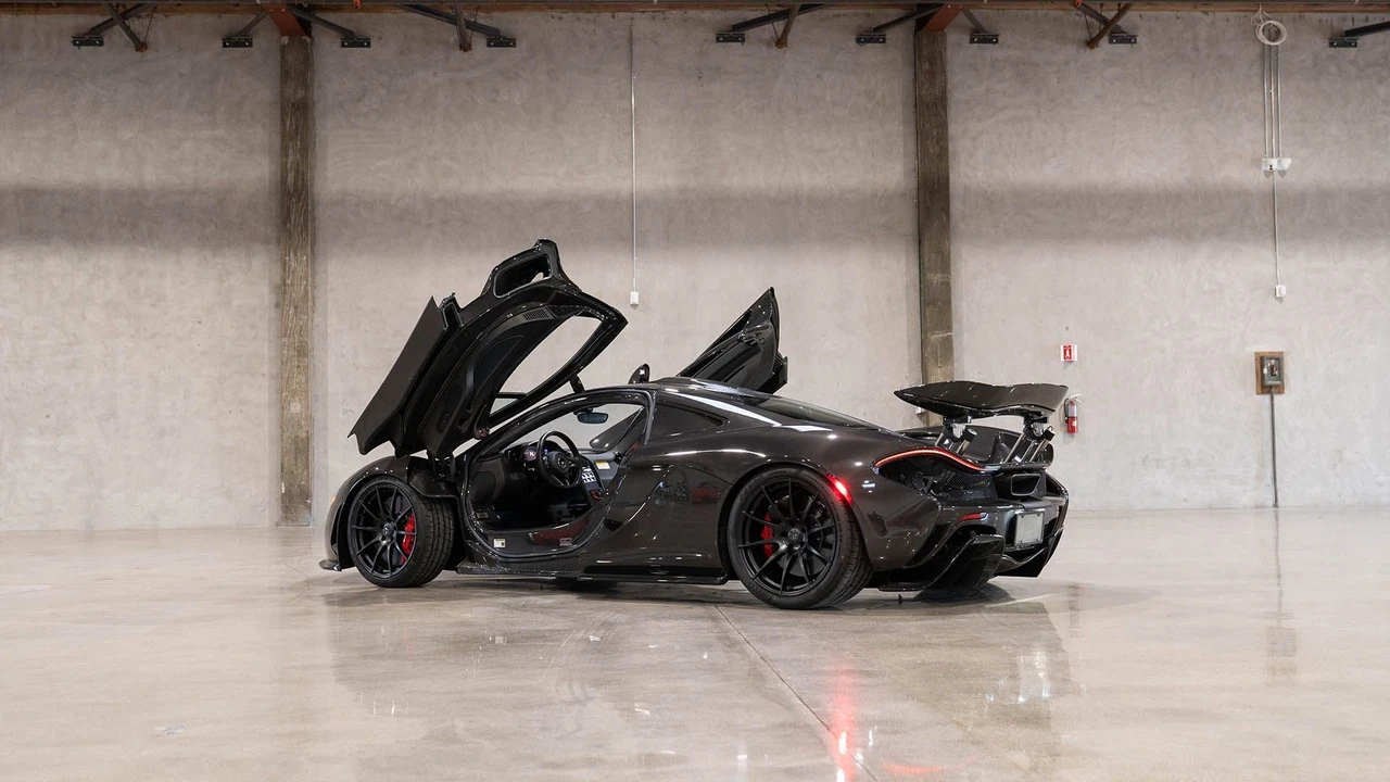 2015 McLaren P1 - Image 19 of 31
