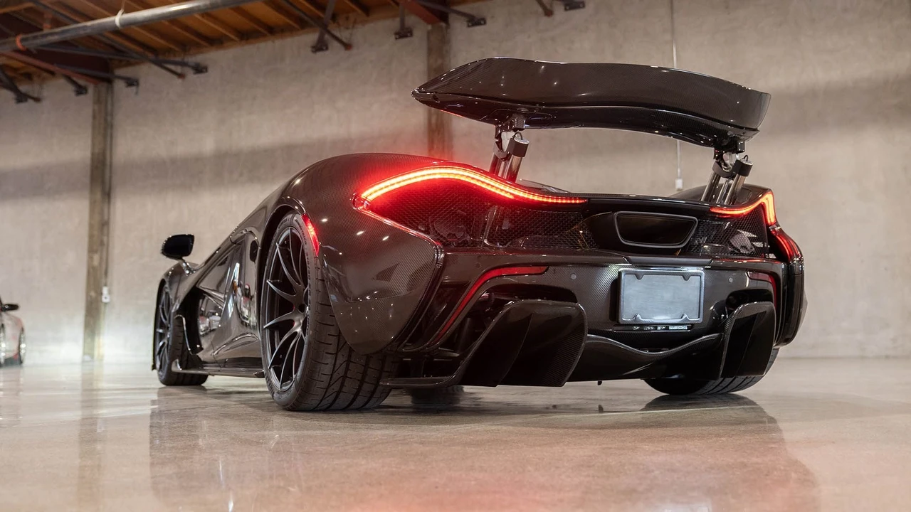 2015 McLaren P1 - Image 21 of 31