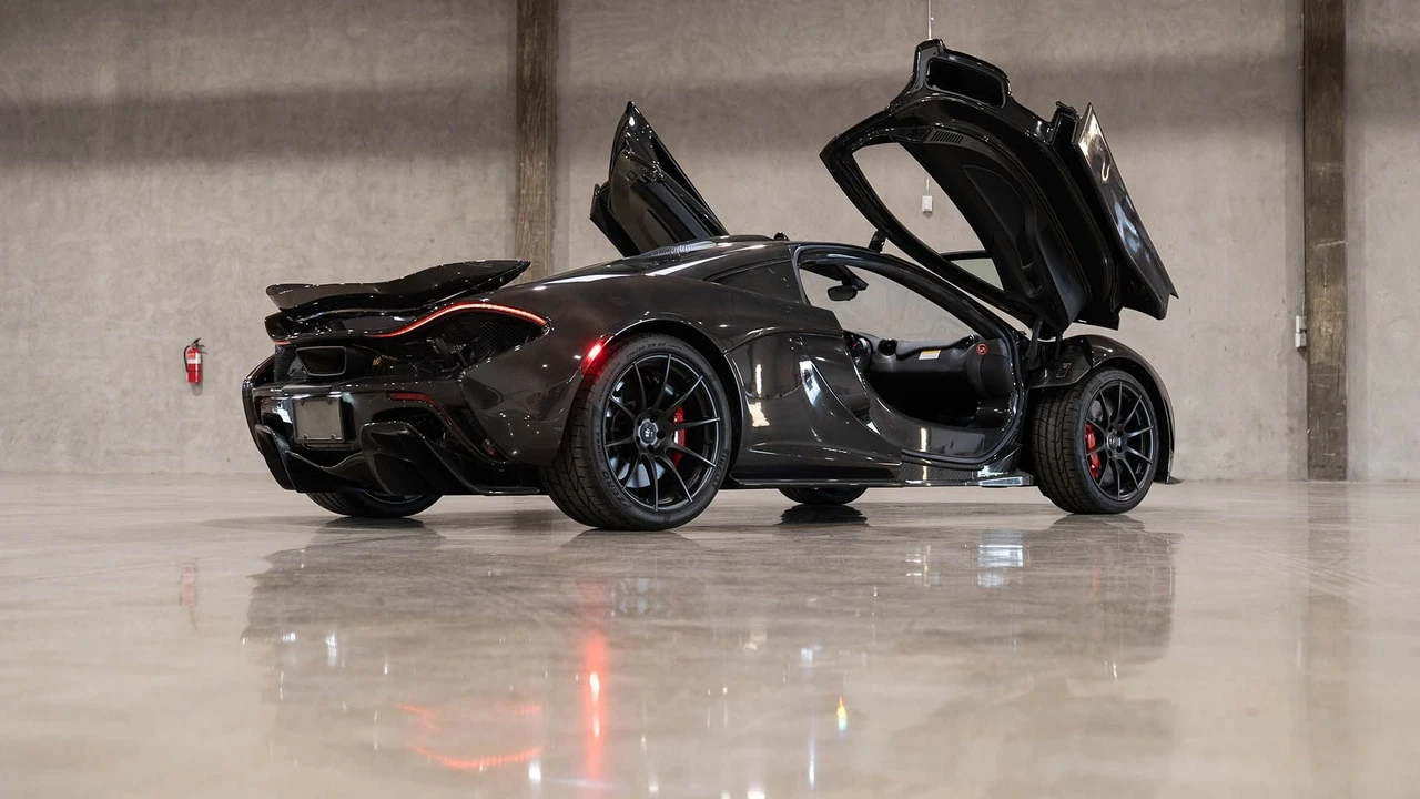 2015 McLaren P1 - Image 30 of 31
