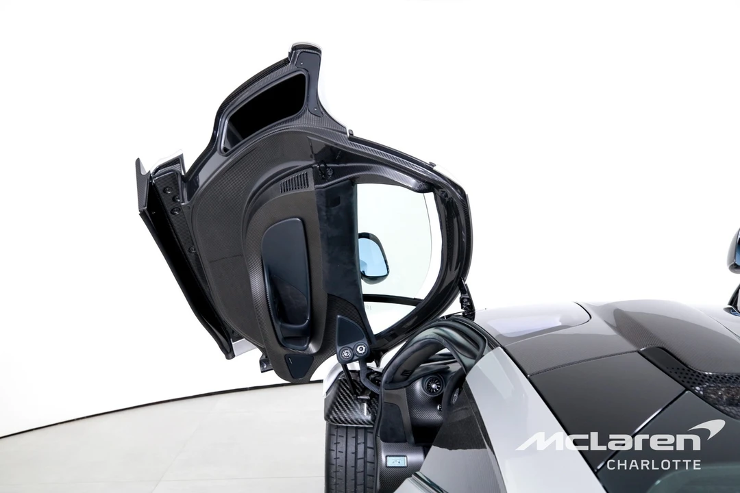 2015 McLaren P1 - Image 11 of 31