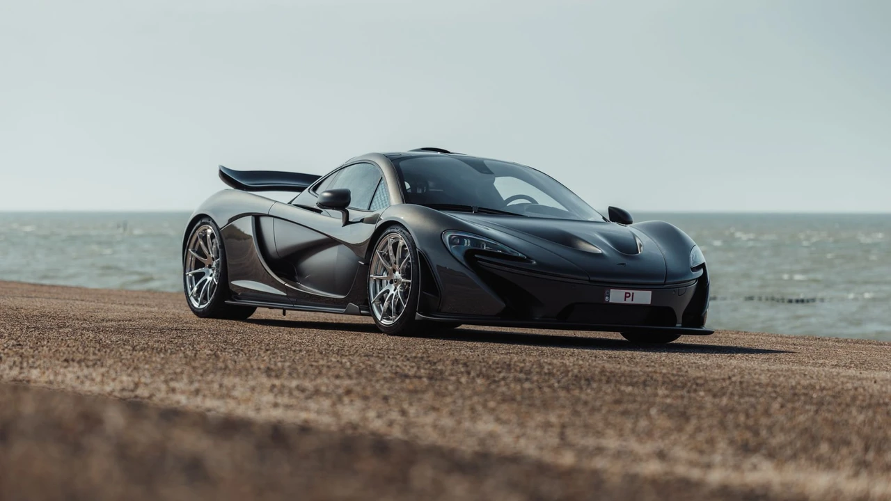 2015 McLaren P1 - Image 21 of 31