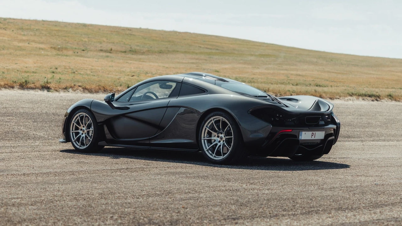 2015 McLaren P1 - Image 9 of 31
