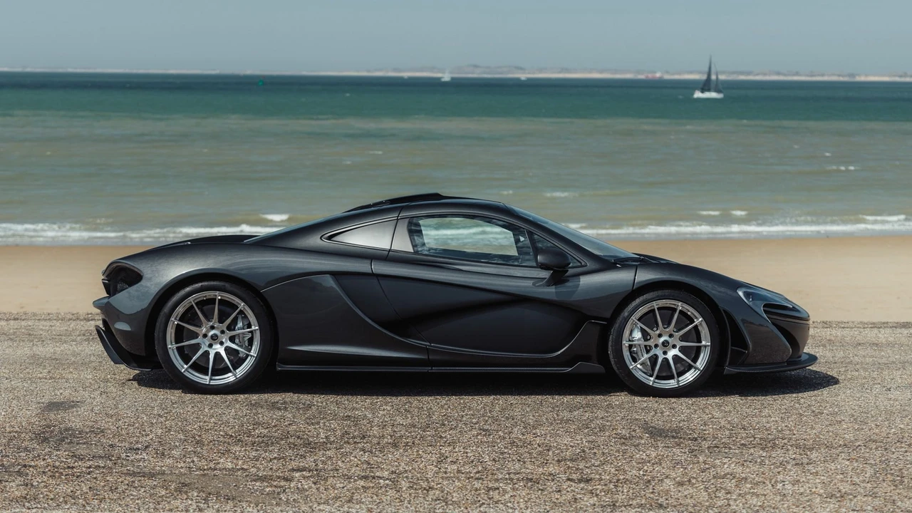 2015 McLaren P1 - Image 2 of 31