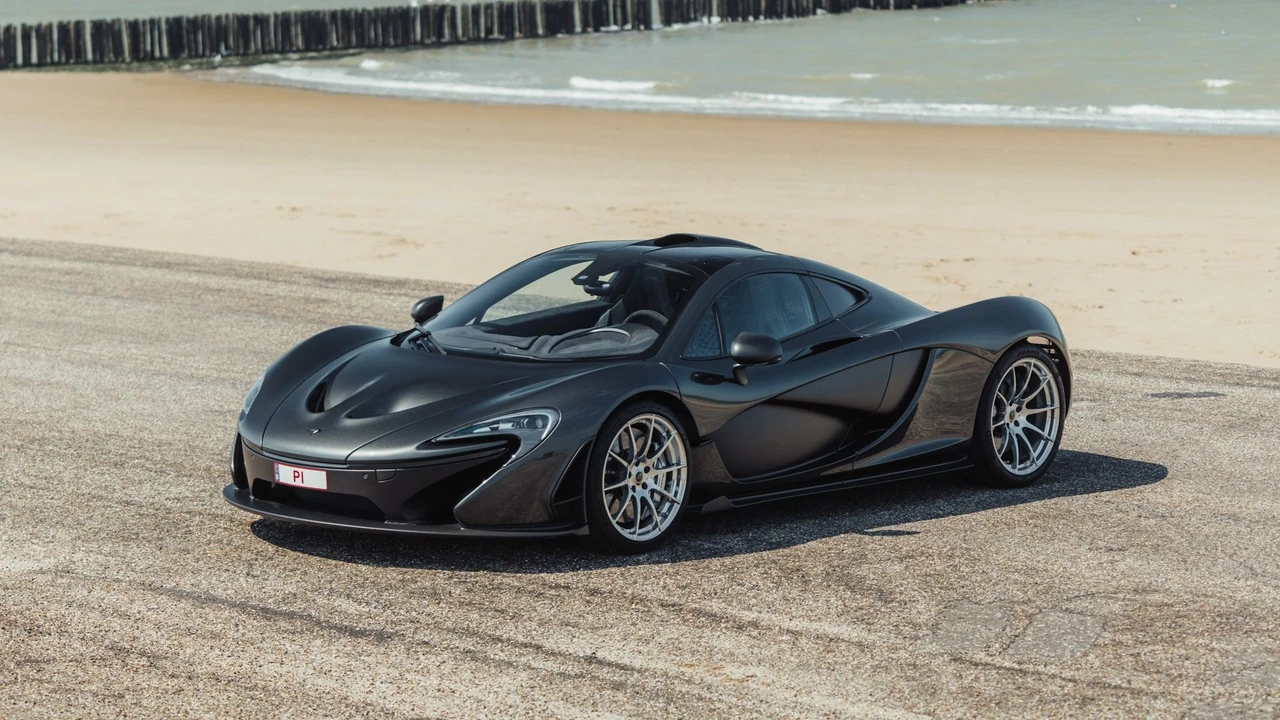 2015 McLaren P1 - Image 17 of 31