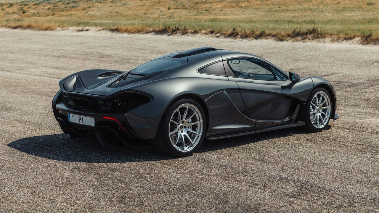 2015 McLaren P1 - Image 11 of 31