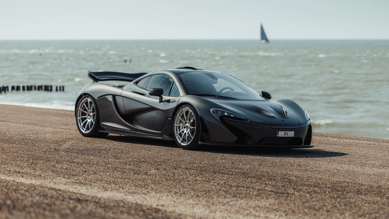 2015 McLaren P1 - Image 20 of 31