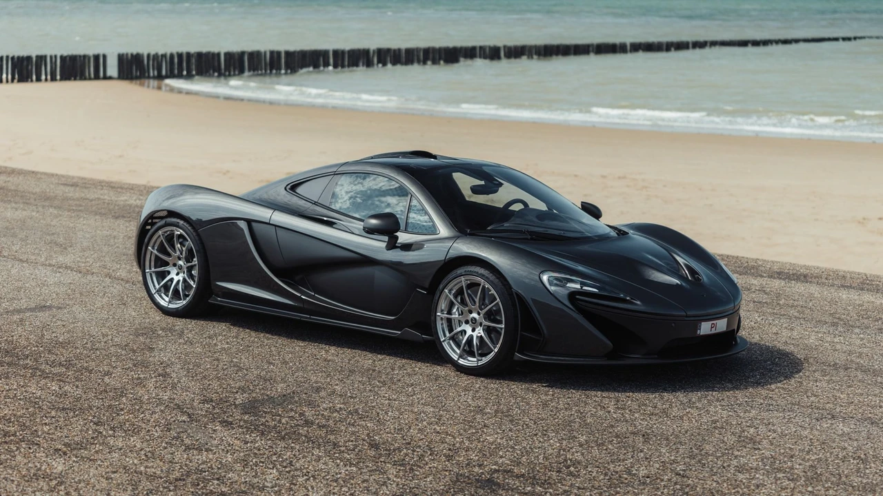 2015 McLaren P1 - Image 23 of 31