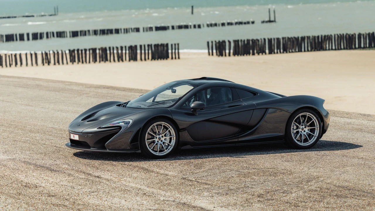 2015 McLaren P1 - Image 18 of 31