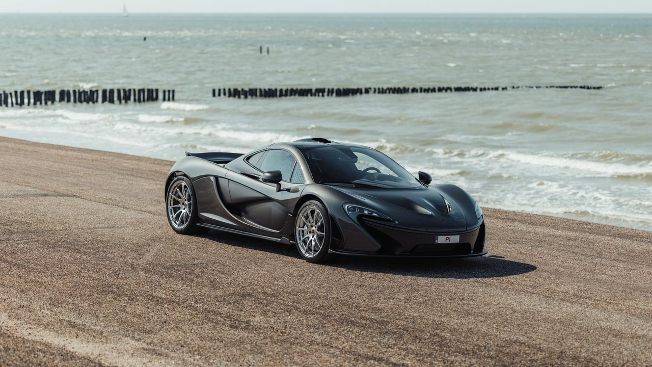 2015 McLaren P1 - Image 19 of 31