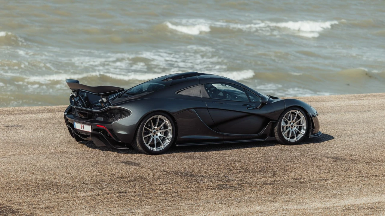 2015 McLaren P1 - Image 30 of 31