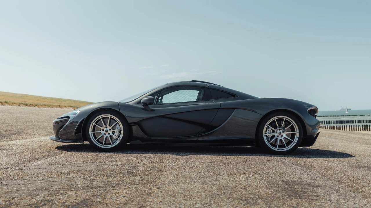 2015 McLaren P1 - Image 12 of 31