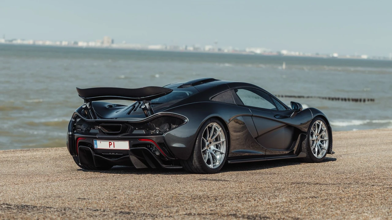 2015 McLaren P1 - Image 3 of 31