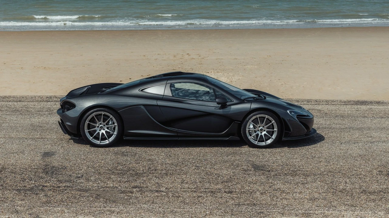2015 McLaren P1 - Image 14 of 31