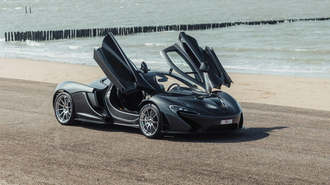 2015 McLaren P1 - Image 13 of 31