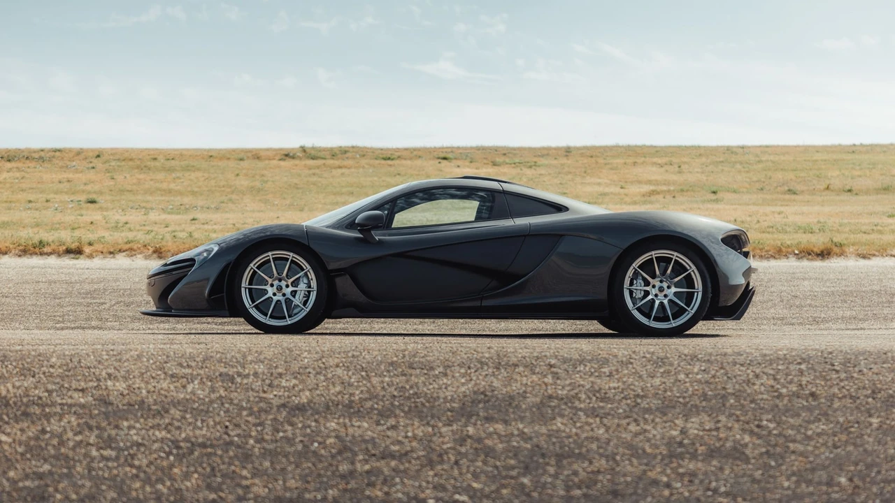 2015 McLaren P1 - Image 24 of 31