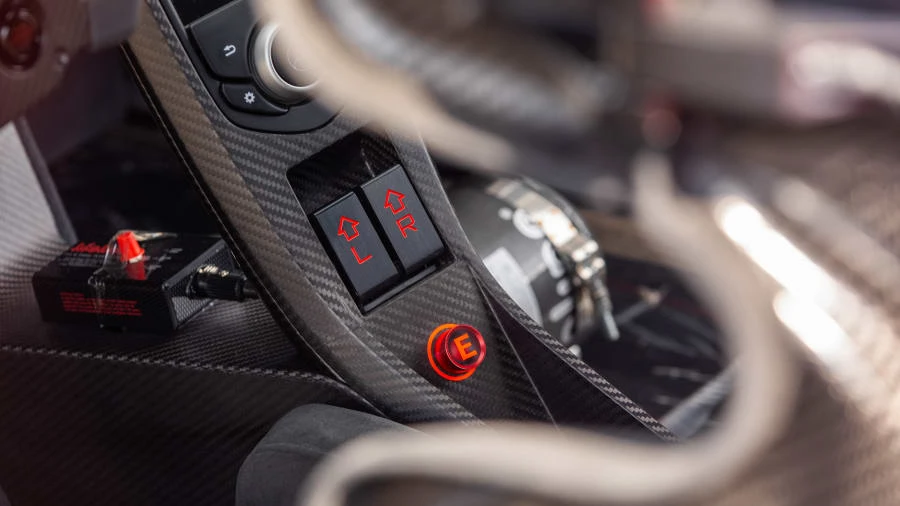 2015 McLaren P1 - Image 11 of 31