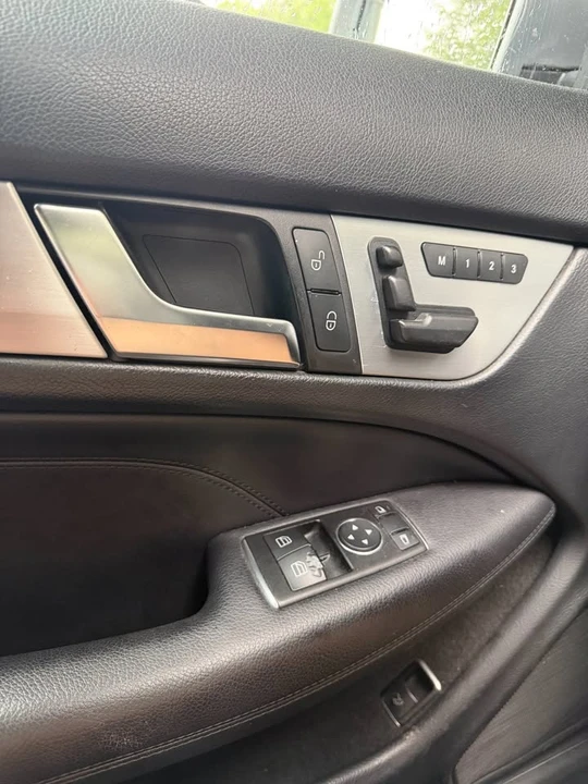 2015 Mercedes-Benz W204 C-Class - Image 10 of 13