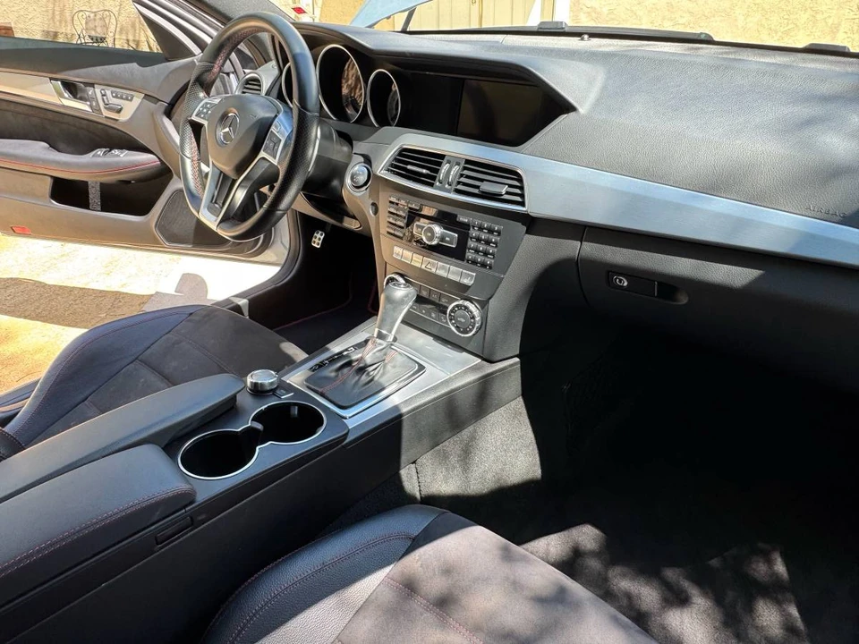 2015 Mercedes-Benz W204 C-Class - Image 12 of 16