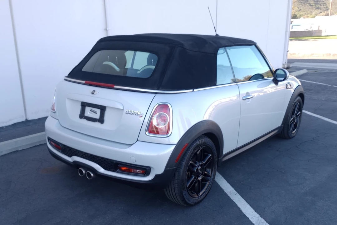 2015 Mini Mini 2nd Gen - Image 2 of 7