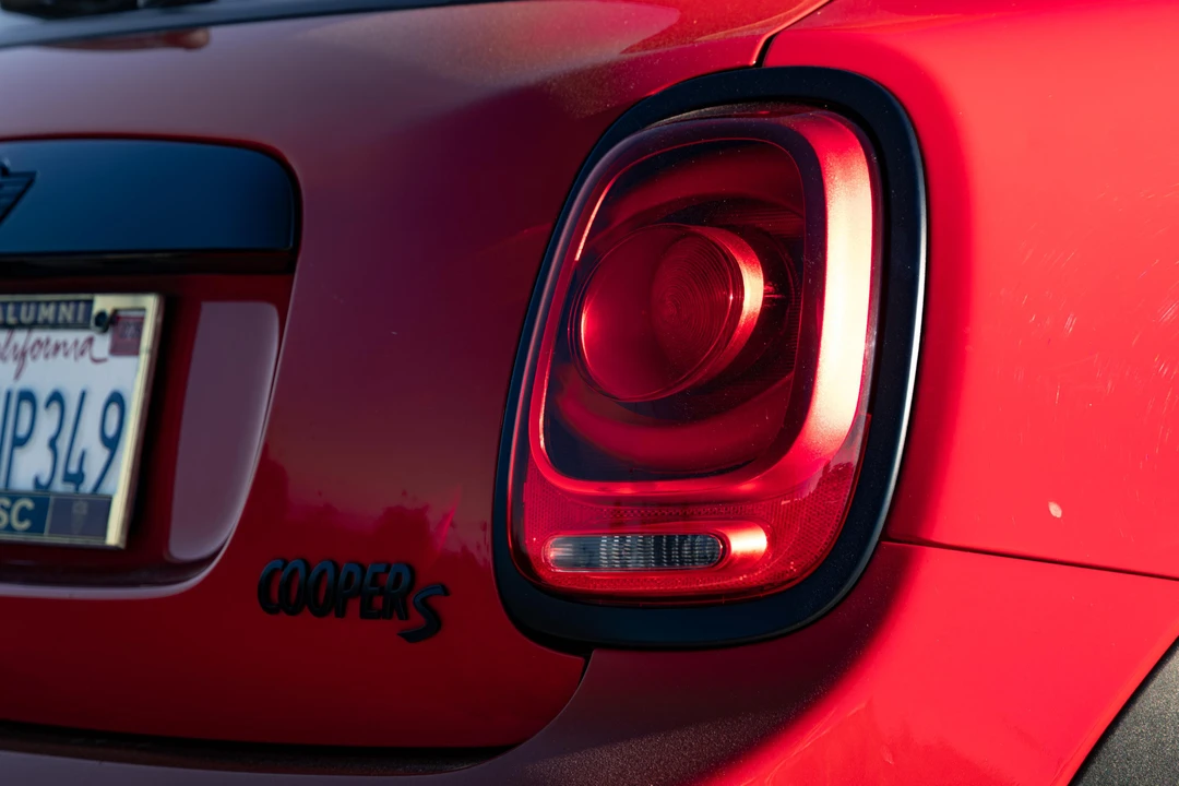 2015 Mini Mini Cooper S 3rd Gen - Image 27 of 31