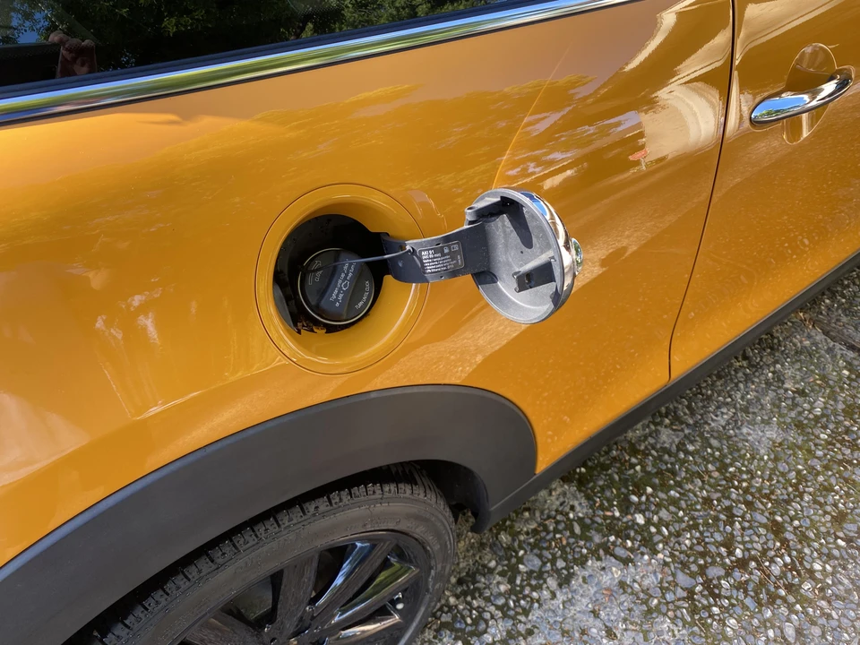 2015 Mini Mini Cooper S 3rd Gen - Image 26 of 31
