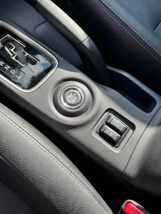 2015 Mitsubishi Outlander - Image 2 of 6