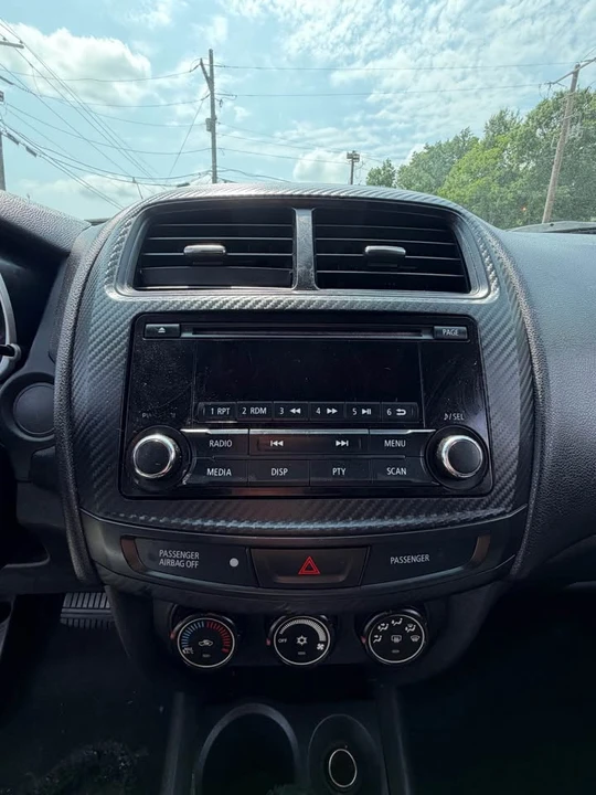 2015 Mitsubishi Outlander - Image 11 of 13