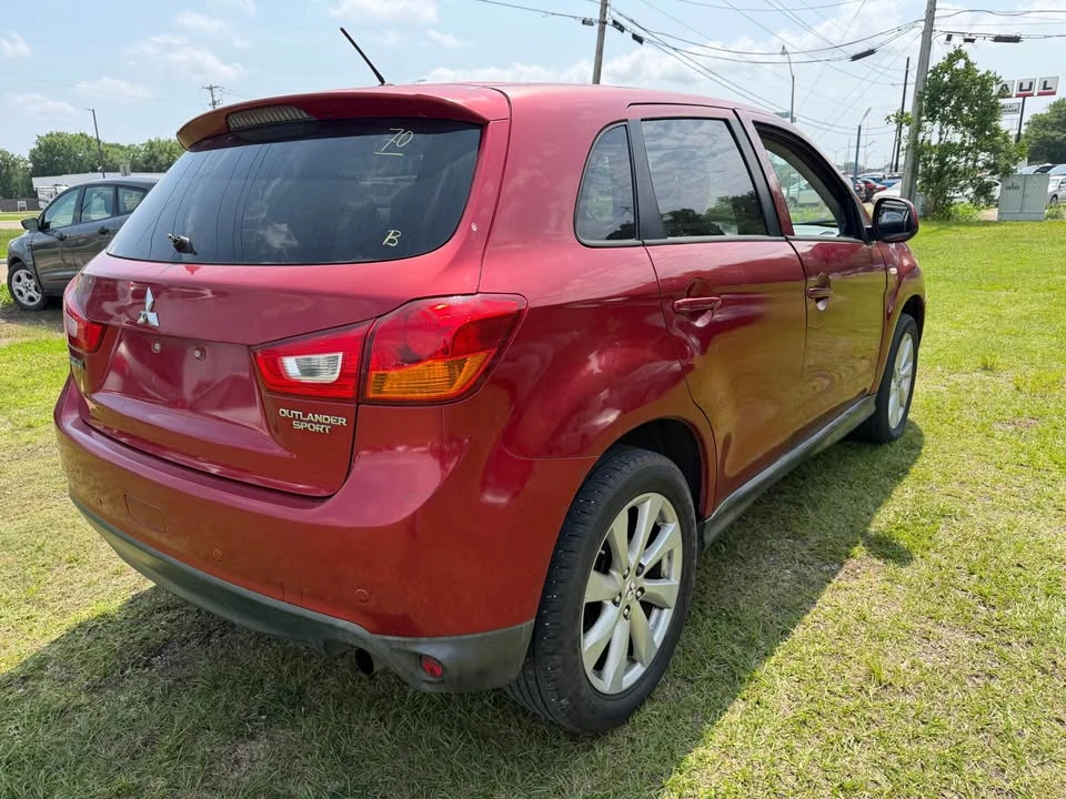 2015 Mitsubishi Outlander - Image 6 of 13