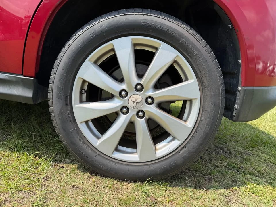 2015 Mitsubishi Outlander - Image 8 of 13