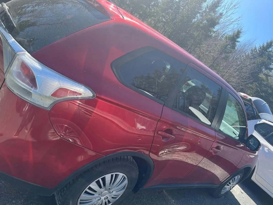 2015 Mitsubishi Outlander - Image 3 of 4