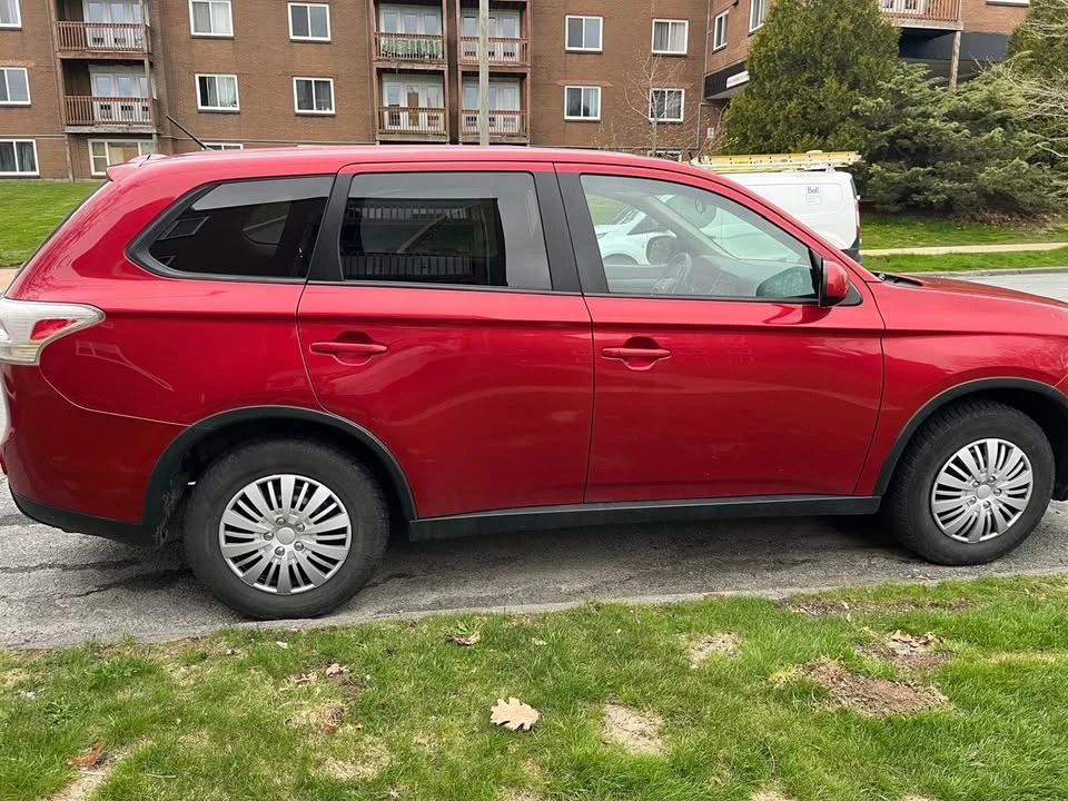 2015 Mitsubishi Outlander - Image 2 of 7