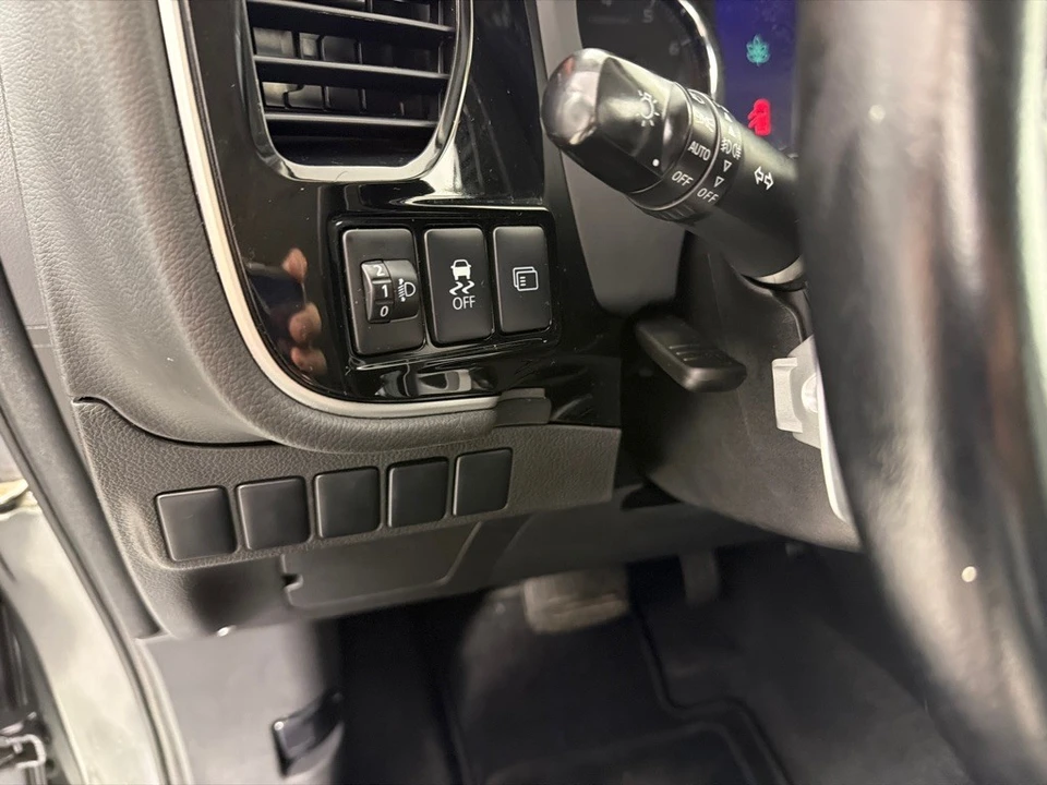 2015 Mitsubishi Outlander - Image 12 of 12