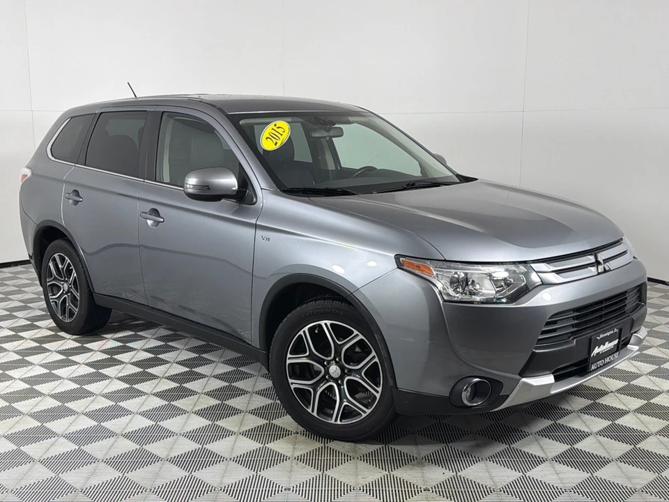 2015 Mitsubishi Outlander - Image 2 of 12