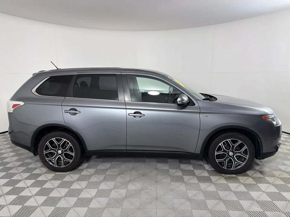 2015 Mitsubishi Outlander - Image 4 of 12