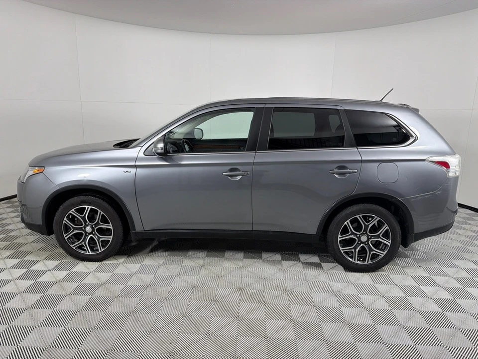 2015 Mitsubishi Outlander - Image 8 of 12