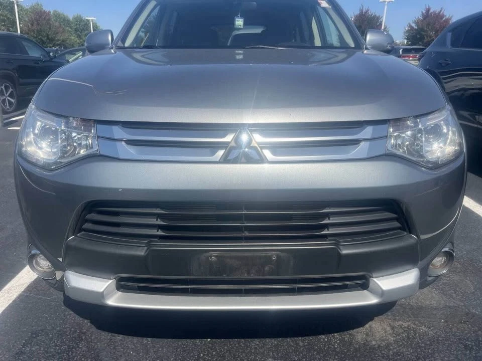 2015 Mitsubishi Outlander - Image 3 of 12