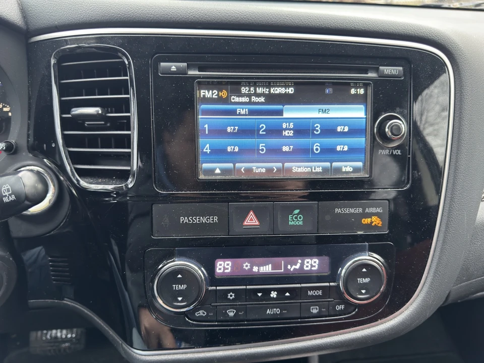 2015 Mitsubishi Outlander - Image 13 of 17
