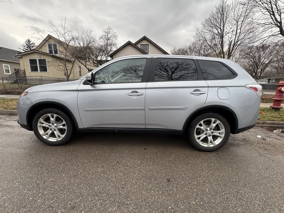 2015 Mitsubishi Outlander - Image 6 of 17